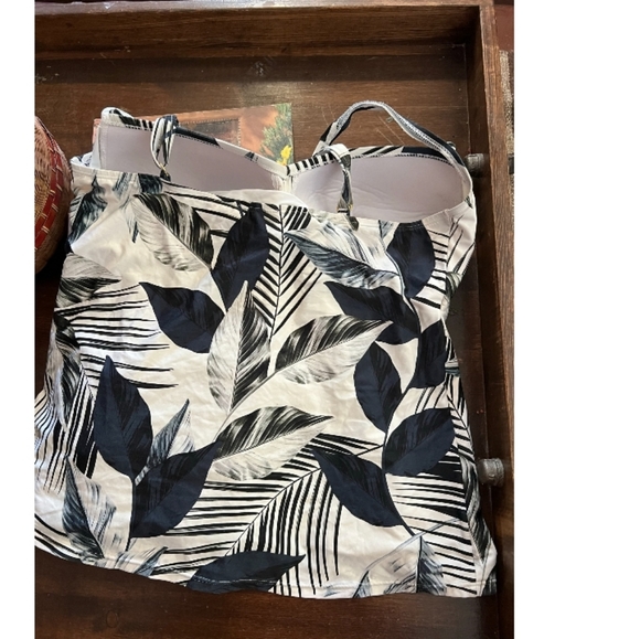 La Blanka Bathingsuit / Tank Top - Picture 5 of 6